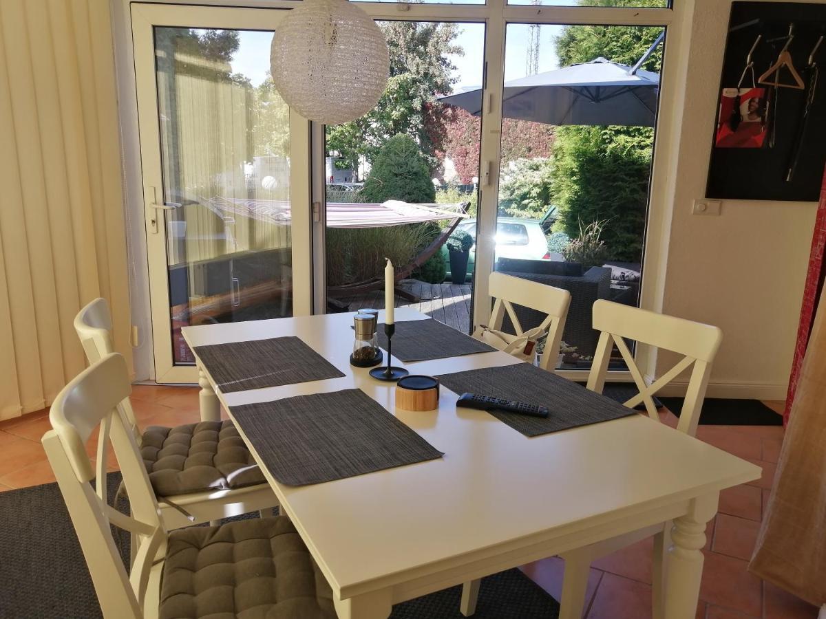 Schoene Ruhige Wohnung Mit Terrasse Und Parkplatz Greifswald Exterior photo